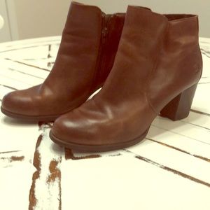 Born booties M8.5
